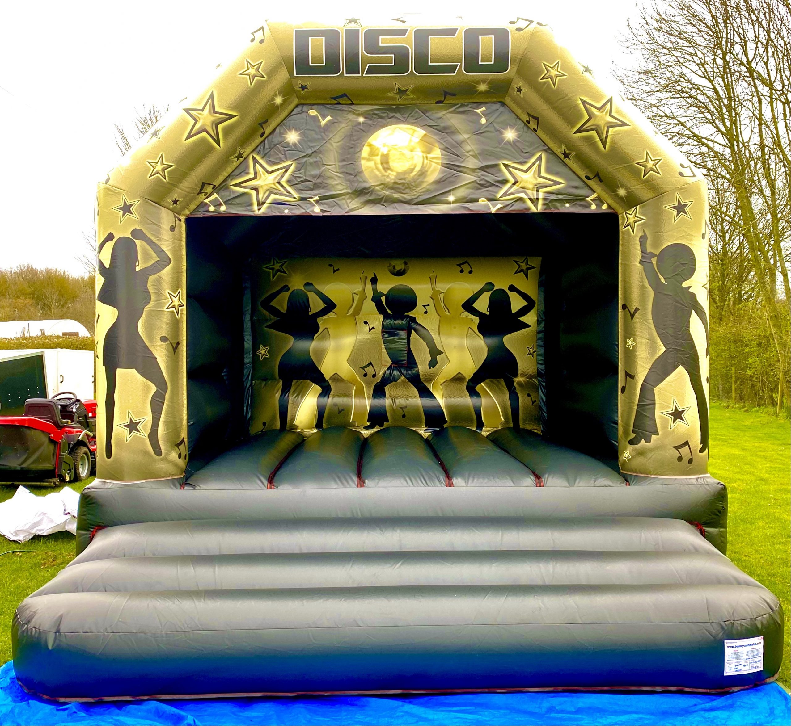 15FT x 15FT Adult Disco Castle Gold & Black - Cutting Discos